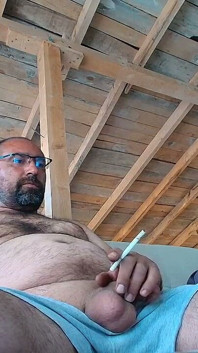Stăpânul tău ejaculează în mod repetat.