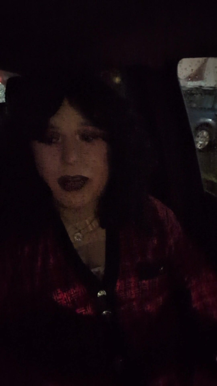 Tongue Lashor 69: Alone in Car