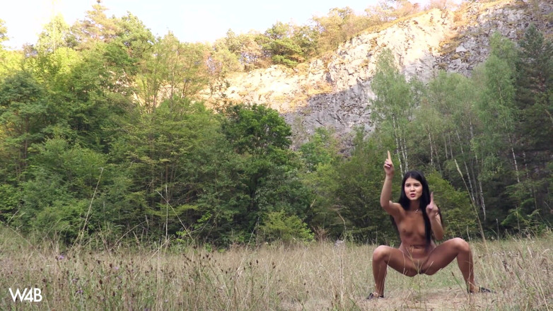 Watch4beauty: İşeyen Kadın
