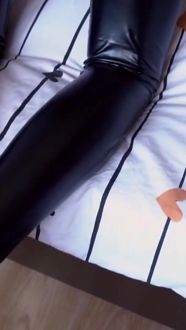 Tori Diamond: Leder Leggings Doggystyle Ficken