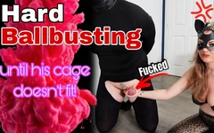 Harde ballbusting femdom slaaf