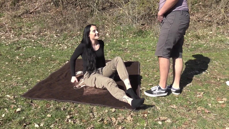 German Fuck Girls: 레이시의 첫 야외 구강성교!