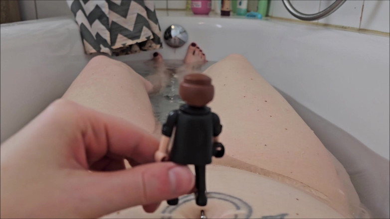 Sally Secret: In the Tub with a Giantess