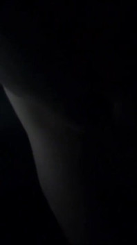 Ehefrau lutscht schwänze am gloryhole