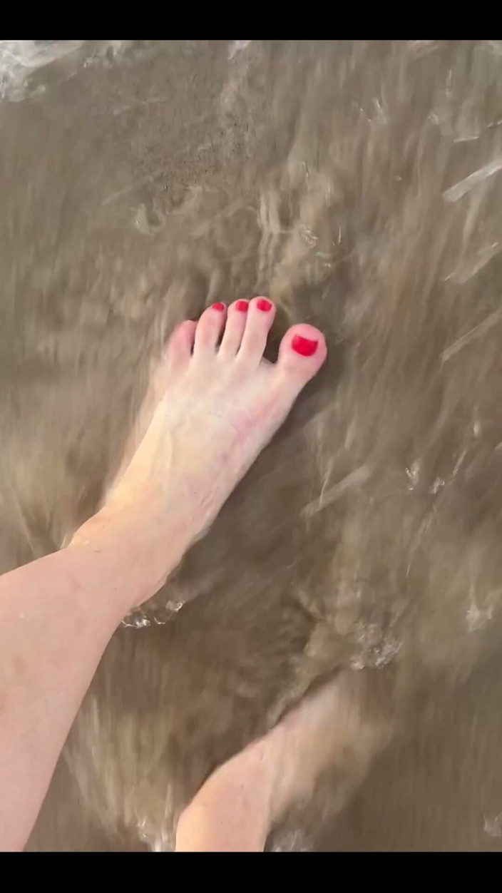 Dominatrix Miss Patricia Stark: My Feet Love Sea so Much