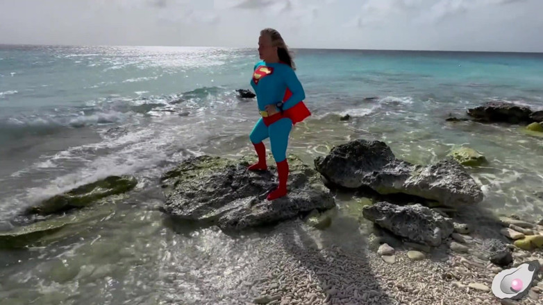 Mistress Pink Pearl: Supergirl encontra o polvo mais excitado em Bonaire