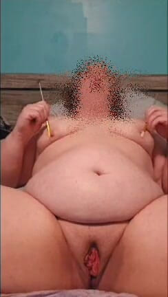 Good Girl McDuck: Squirting Pussy From Paint Brushes on Nipples