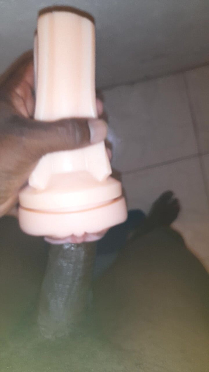 Black guy: Masturbándose S10 E4