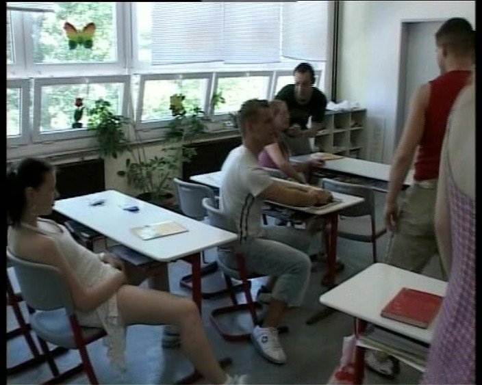 German's Young Babes: Dvě roztomilé vysokoškolačky z Německa spolu šukají v učebně