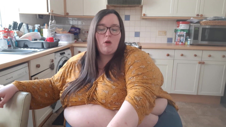 SSBBWLadyBrads: Ssbbw vs godzilla burger eating