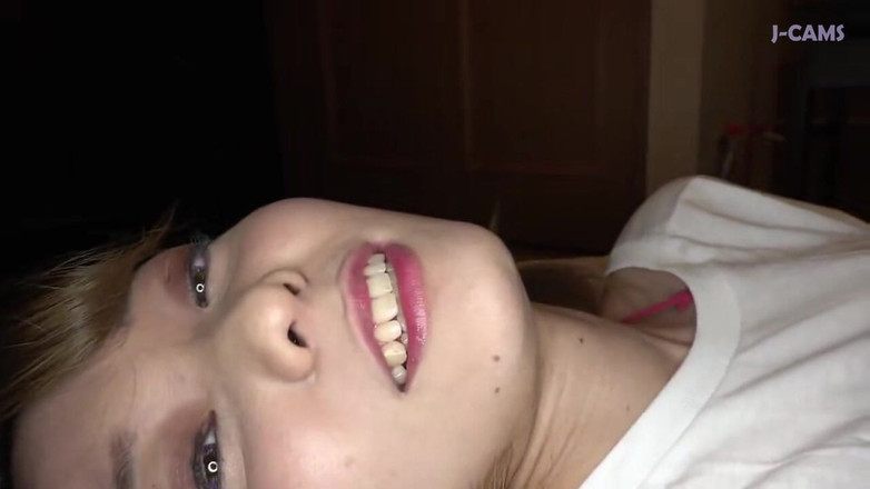 J-Cams: Rompiendo sus paredes, Él despierta el mundo secreto del deseo de...