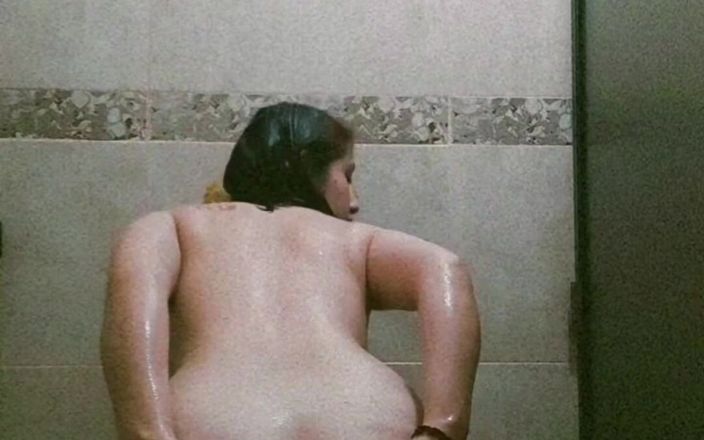 Eliza White: Komm und fick mich unter der dusche