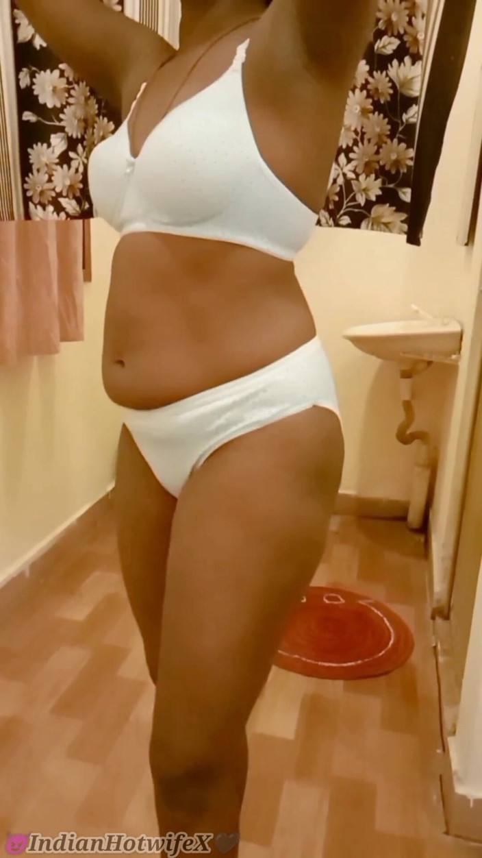 RenuRaj: Tamil Desi troia renu pompino deepthroat a toro, cuck guarda!...