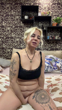 Essa vadia suja e tedida faz coisas sujas!