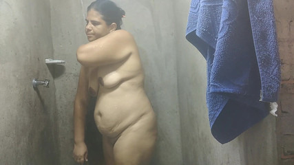 Adribella69: Kocamın arkadaşı evime geldi ve komşuların duymaması hakkında hiçbir şey yapmadan...