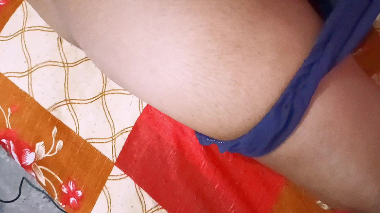 Priyabhabhi2011: Туга хватка, без втечі: Пенні Барбер мастурбує