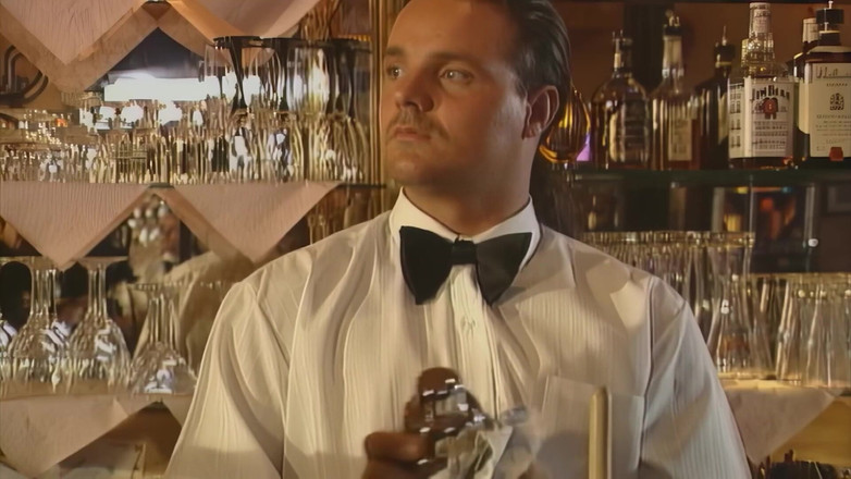 Deutschland Porno X: Cliente bollente ottiene entrambi i buchi bagnati e nel profondo...