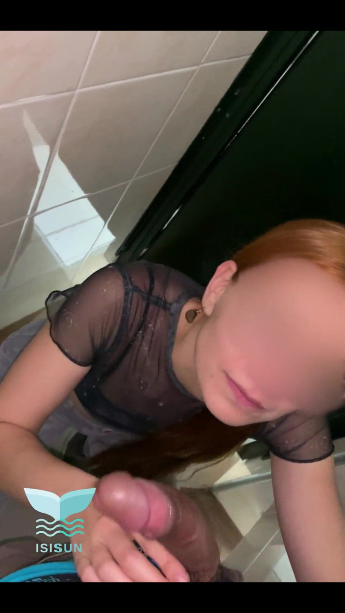 Isis Sun: Fodida por um estranho em um banheiro de bar sem...