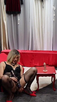 Sissy Dee Tries Anal Pump