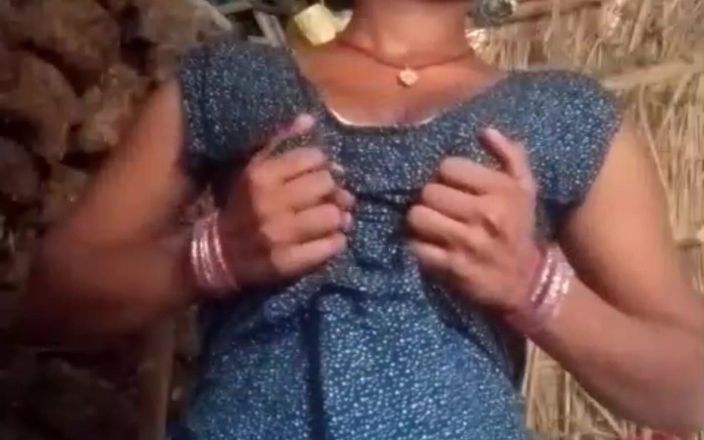 RJ NISHA: Une bhabhi pimente ses seins et se doigte la chatte