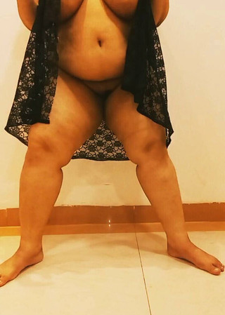 SameerPhunk: Indická baculatá přítelkyně skáče, twerkuje a mává svými obrovskými prsy...