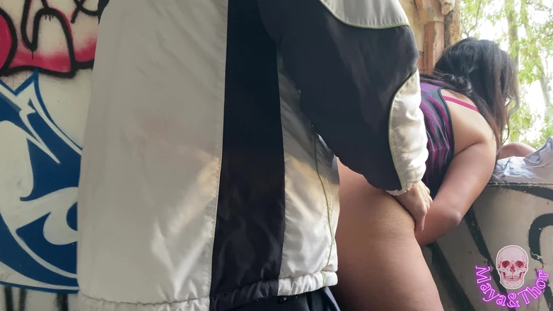 Mayay Thor X: 瓦礫のおいしい巨乳熟女のためのクリームパイ