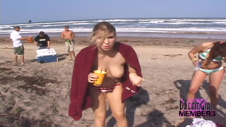 Dream Girls: Limusina lesbo fiesta en vacaciones de primavera