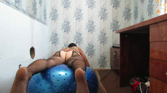SexyAnka: Nabíjení nahé milfky na kouli