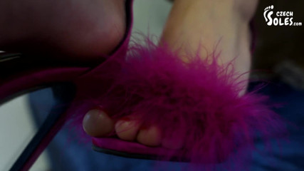 Czech Soles - foot fetish content: Adoration des pieds et des talons hauts d'une princesse méchante,...