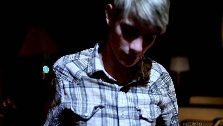 Twinklight: ヴァンパイアがチェロを弾き、獲物を誘惑する