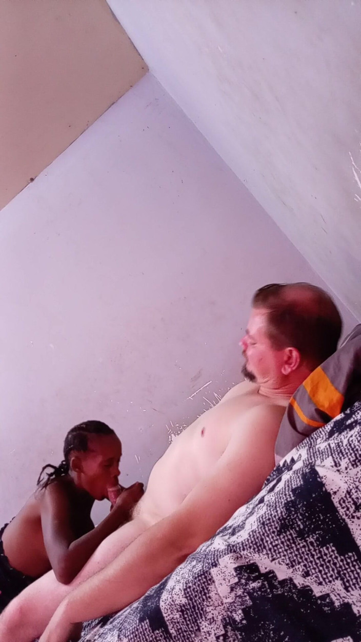 hothouse18xxx: Sexy Černá Holka Si Hraje S Kundičkou, Škádlí Zezadu a Předvádí Kouření