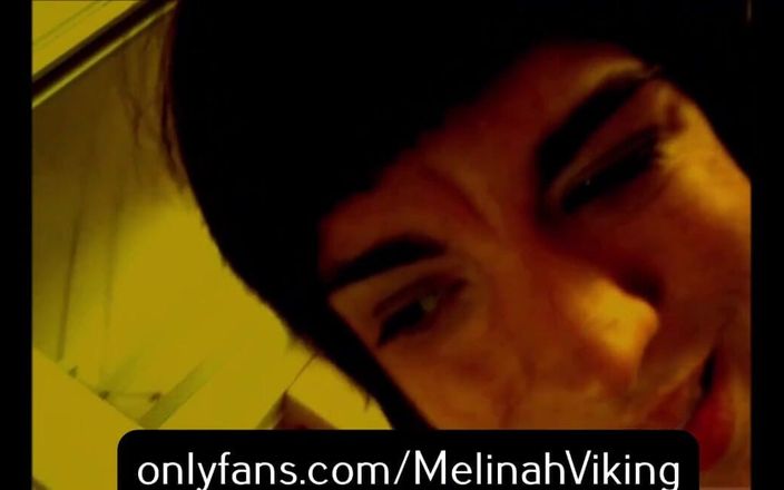 Melinah Viking: टिंटेड कैम स्तन छेड़ना