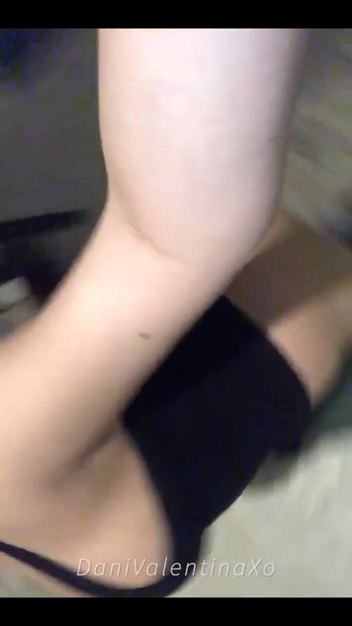 Dani Valentina: Amatoare solo - dolofana Dani Valentina ejaculează pe Snap Chats