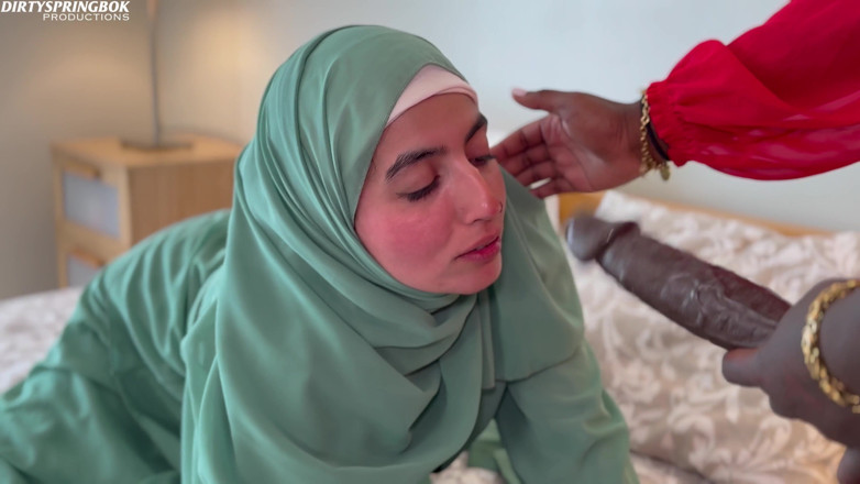 Aaliyah Yasin: Hijabi Aaliyah Yasin recebe uma grande surpresa de josy