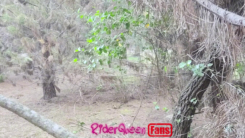 Riderqueen BBW Step Mom Latina Ebony: Riderqueen अकेले, आउटडोर, मेरे प्रशंसकों और अनुयायियों के लिए वीडियो