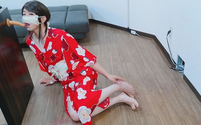 KANAe: Visades bära en japansk Yukata ... men inuti var en pervers...