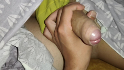 MartyBrady: Twink cachondo masturba la polla de su padrastro caliente