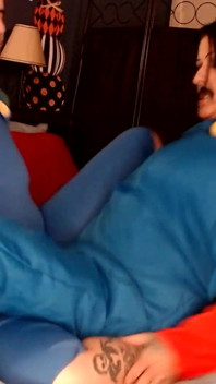 Cosplay lésbico Mario e Luigi Scissoring