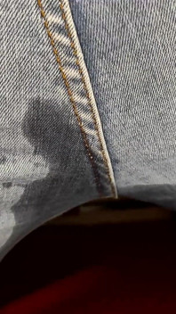 Ass Jeans Teasing, kencing di balik celana jins