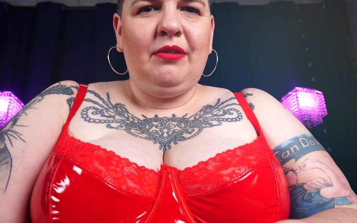 Miss quinn Cater: Missquinn nosí její strapon