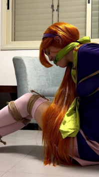 Związana Damsel Daphne Blake