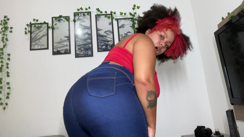 Cutiepiie Chubby: La bbw soda burp e scoreggia su jeans attillati