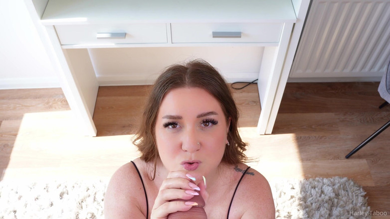 Harley Taboo: 出轨的图书馆荡妇需要巨大的鸡巴高清