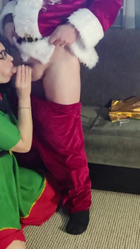 Sexy Hot Mature MILF Suck Fat Santa Cock