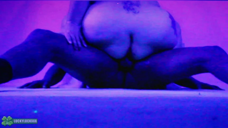 Lucky luck xxx: Sortuda menina K interpol bunny b - hardcore fodendo um bbc...