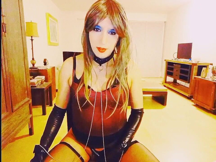 Tammy sissy slave: Таммисісі мастурбує та еякулює