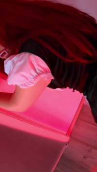 Il vampiro succhia e scopa per un carico di sperma