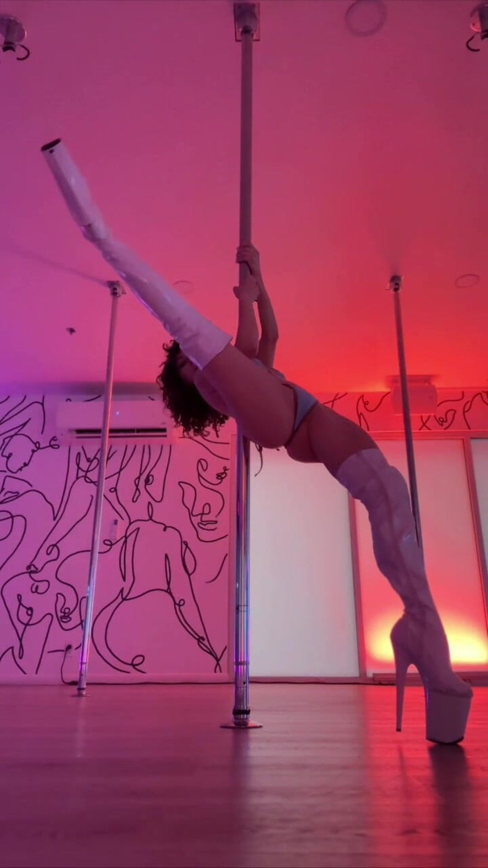 SavvyStar: Pole Dancing