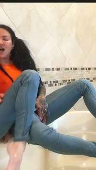Goddess Jenevieve Hexxx and Serene Siren Jeans Catfight and Play!