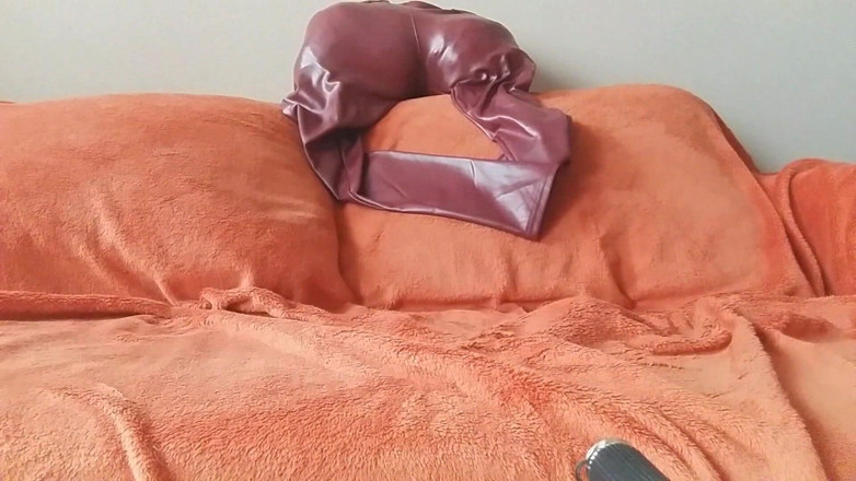 Naxy: Novo brinquedo loiro - porra na garganta